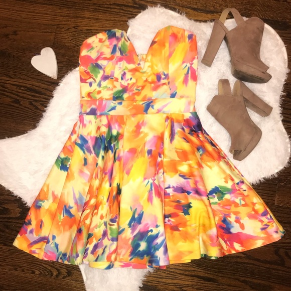 Dresses & Skirts - HOST PICK🎉 ShoPo • Strapless Dress